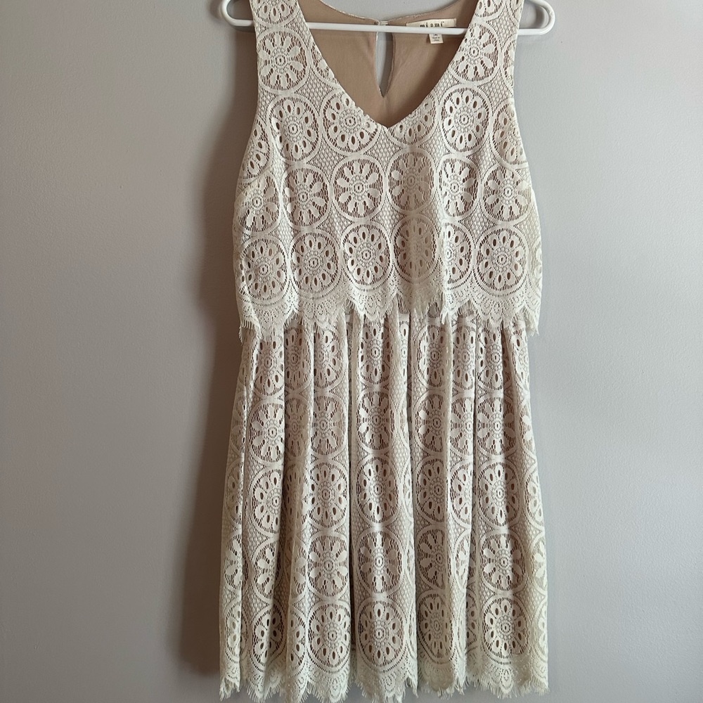 Women’s cream lace dress